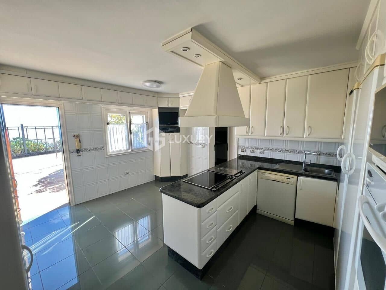 6 sypialnia Willa na sprzedaż w Santa Cruz de Tenerife z basenem garażem - 850 000 € (Ref: 9362545)