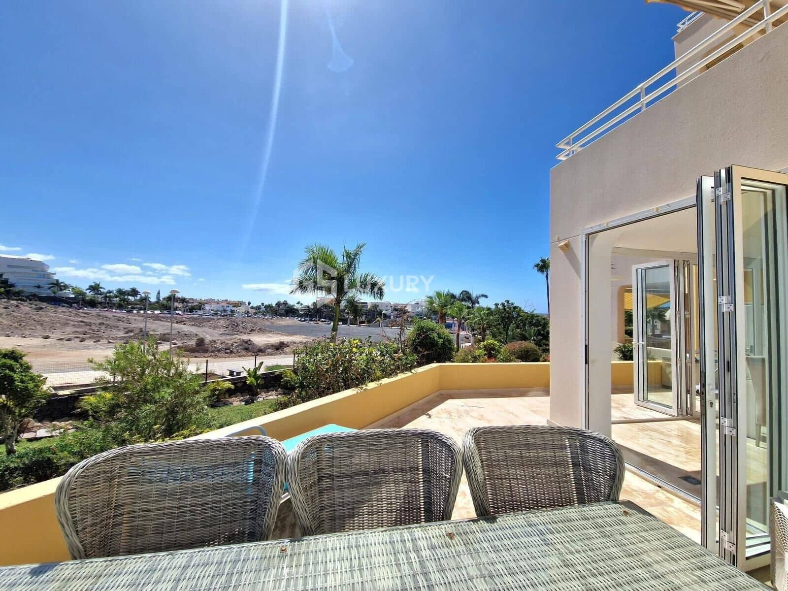 3 makuuhuone Asunto myytävänä paikassa La Caleta Adeje mukana uima-altaan 
autotalli - 805 000 € (Ref: 9362546)