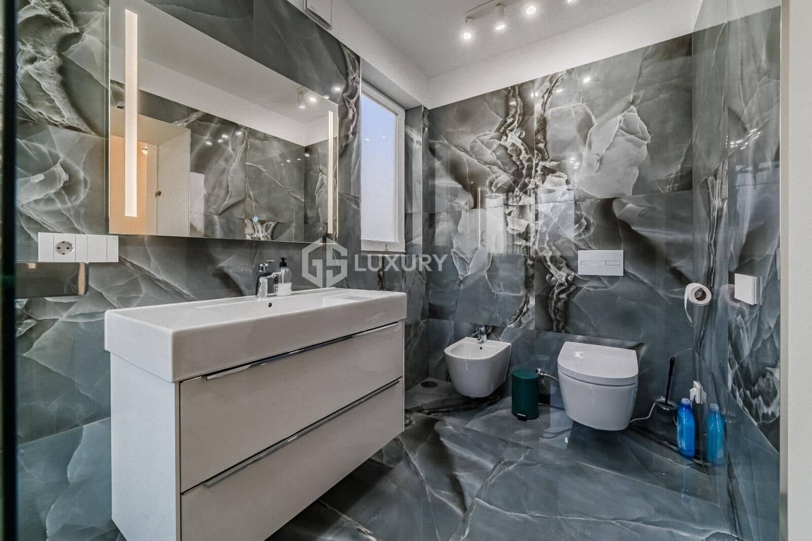 5 soveværelse Villa til salg i Playa del Duque med swimmingpool garage - € 2.350.000 (Ref: 9374710)