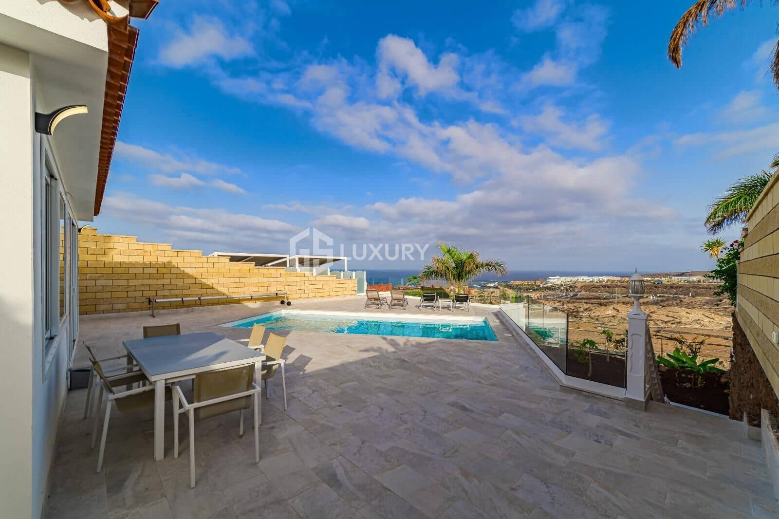 5 soveværelse Villa til salg i Playa del Duque med swimmingpool garage - € 2.350.000 (Ref: 9374710)