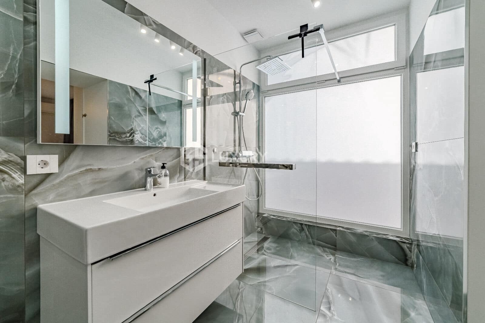 5 soveværelse Villa til salg i Playa del Duque med swimmingpool garage - € 2.350.000 (Ref: 9374710)