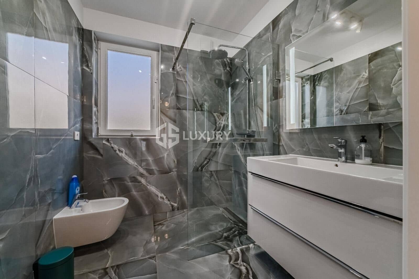 5 soveværelse Villa til salg i Playa del Duque med swimmingpool garage - € 2.350.000 (Ref: 9374710)