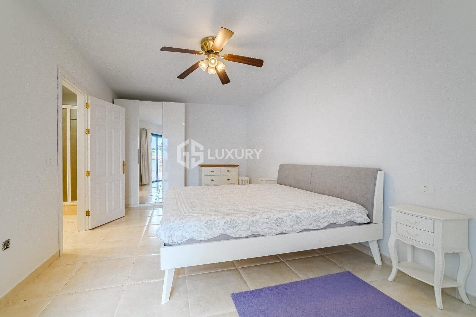 5 soveværelse Villa til salg i Playa del Duque med swimmingpool garage - € 2.350.000 (Ref: 9374710)