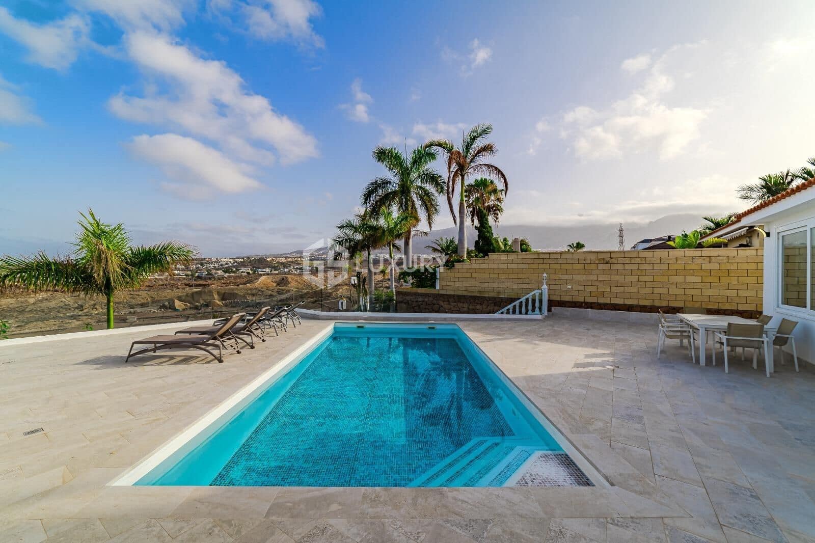 5 soveværelse Villa til salg i Playa del Duque med swimmingpool garage - € 2.350.000 (Ref: 9374710)