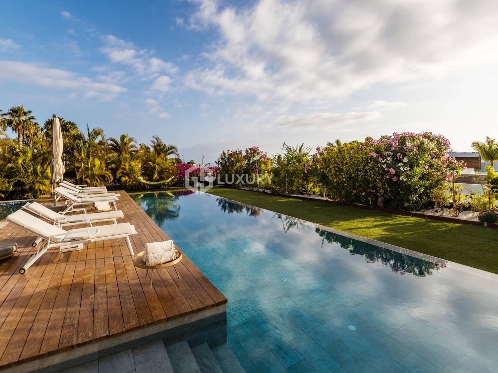 6 soveværelse Villa til salg i Guia de Isora med swimmingpool garage - € 8.500.000 (Ref: 9379288)