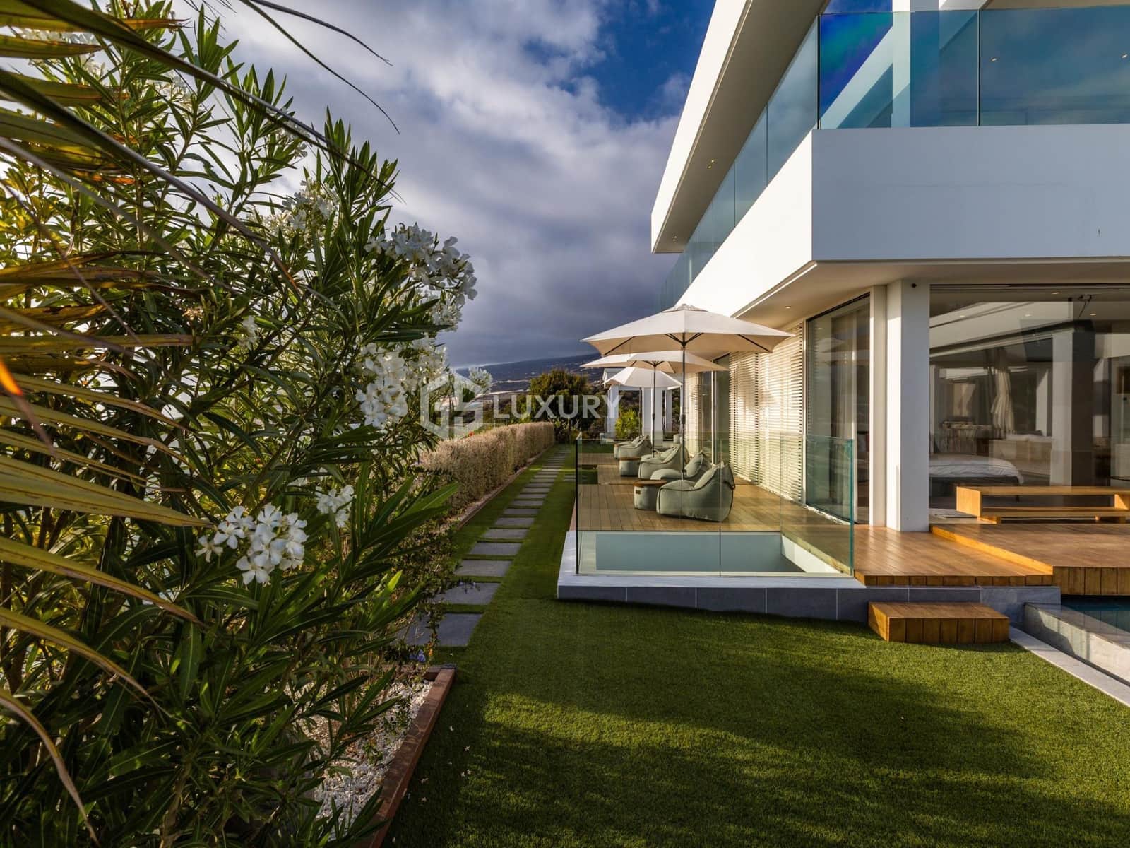 6 soveværelse Villa til salg i Guia de Isora med swimmingpool garage - € 8.500.000 (Ref: 9379288)