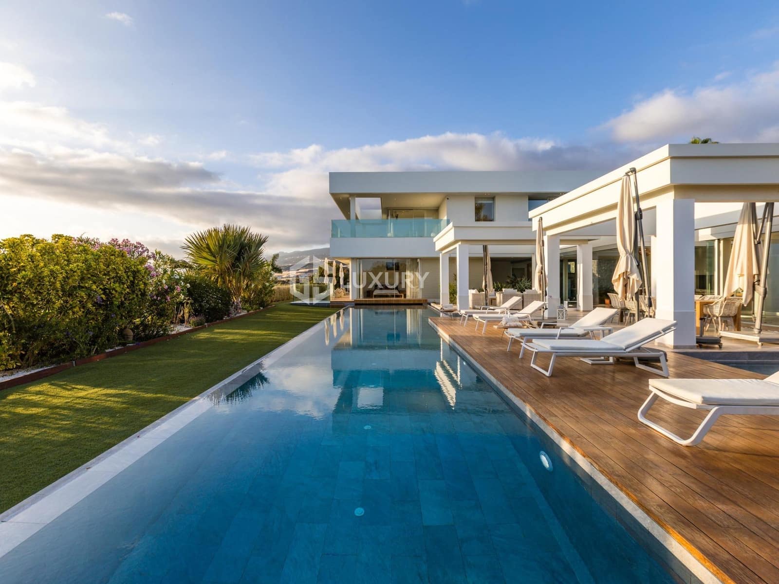 6 soveværelse Villa til salg i Guia de Isora med swimmingpool garage - € 8.500.000 (Ref: 9379288)