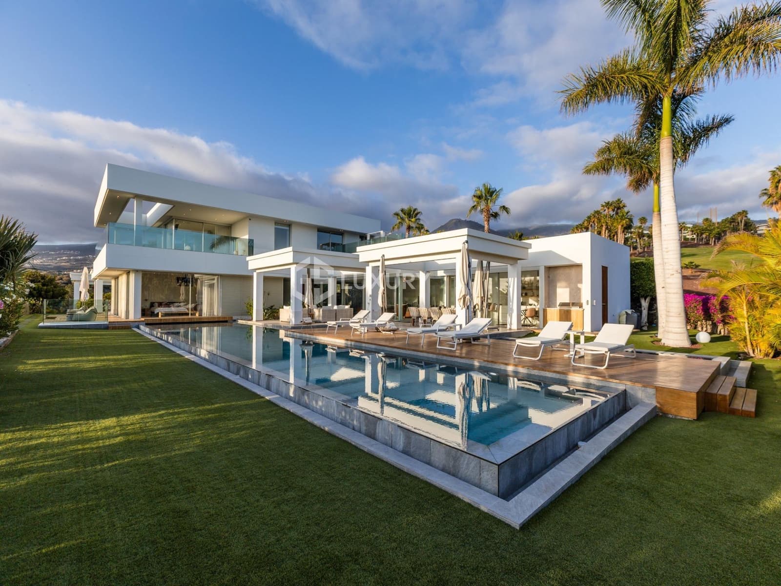 6 soveværelse Villa til salg i Guia de Isora med swimmingpool garage - € 8.500.000 (Ref: 9379288)