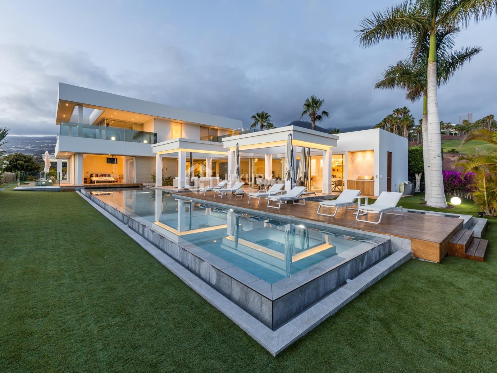 6 soveværelse Villa til salg i Guia de Isora med swimmingpool garage - € 8.500.000 (Ref: 9379288)