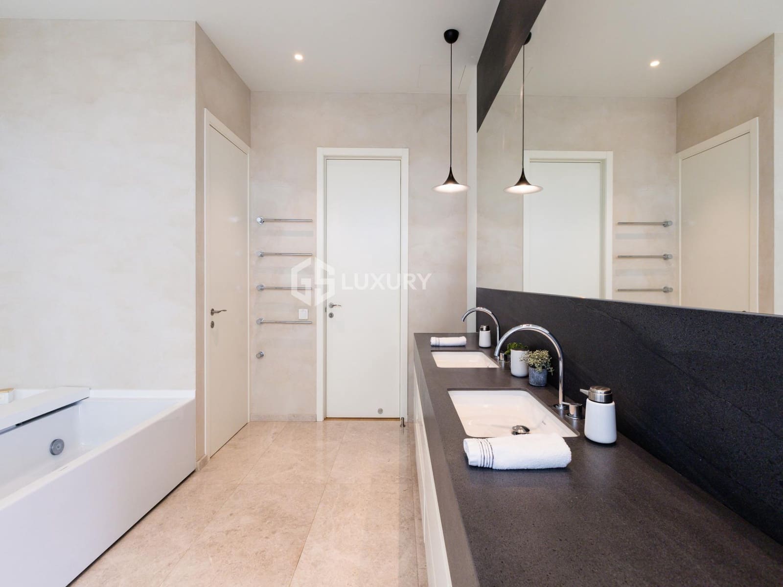 6 soveværelse Villa til salg i Guia de Isora med swimmingpool garage - € 8.500.000 (Ref: 9379288)