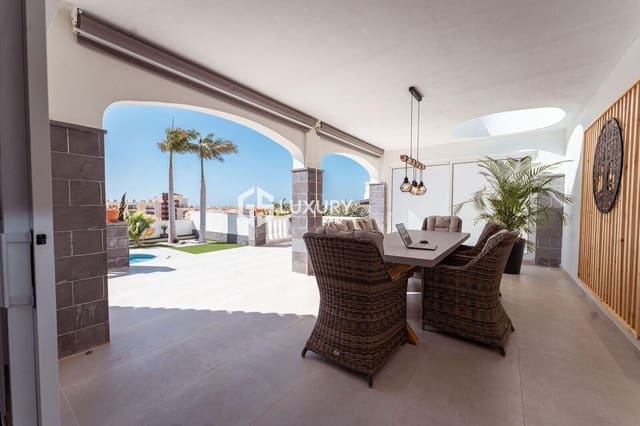 5 quarto Moradia para venda em Costa Adeje, Adeje com piscina garagem - 1 850 000 € (Ref: 9379293)