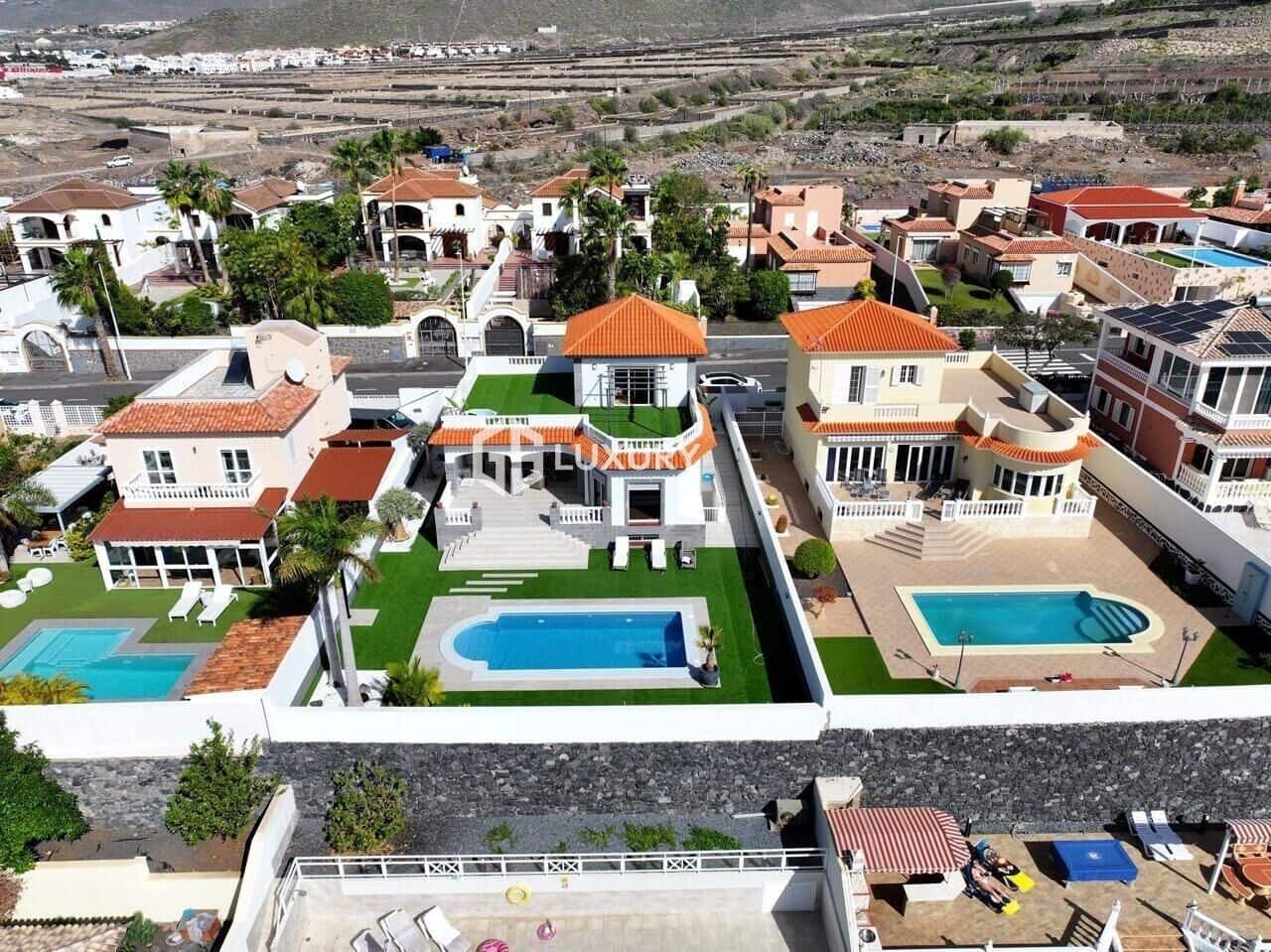 5 soverom Villa til salgs i Costa Adeje med svømmebasseng garasje - € 1 850 000 (Ref: 9379293)