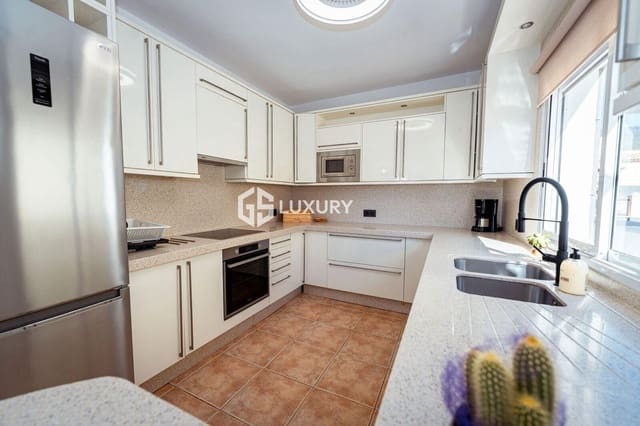 5 quarto Moradia para venda em Costa Adeje, Adeje com piscina garagem - 1 850 000 € (Ref: 9379293)