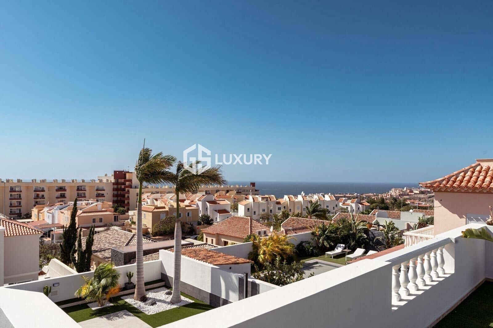 5 soverom Villa til salgs i Costa Adeje med svømmebasseng garasje - € 1 850 000 (Ref: 9379293)