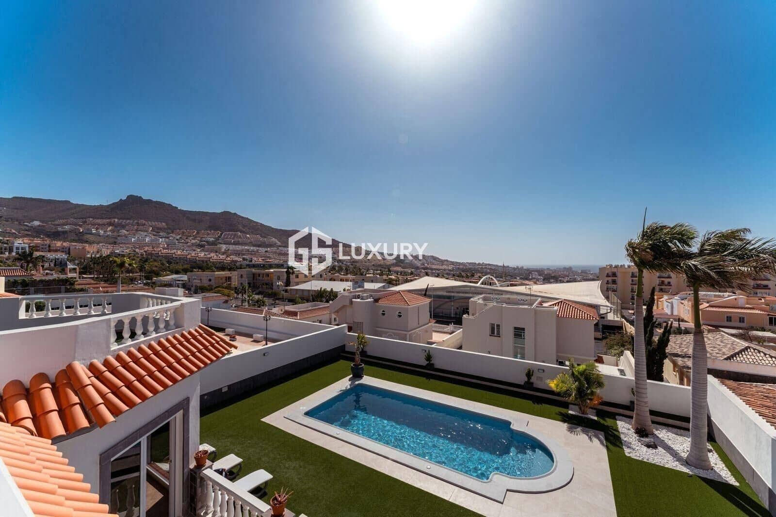 5 soverom Villa til salgs i Costa Adeje med svømmebasseng garasje - € 1 850 000 (Ref: 9379293)