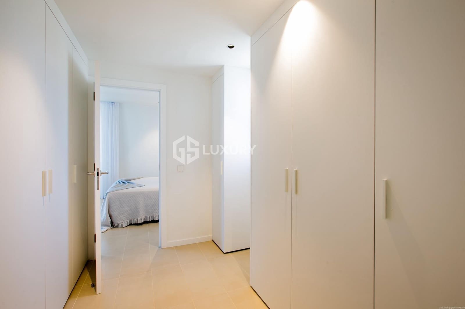 3 soverom Villa til salgs i Guia de Isora med svømmebasseng garasje - € 1 830 000 (Ref: 9391997)