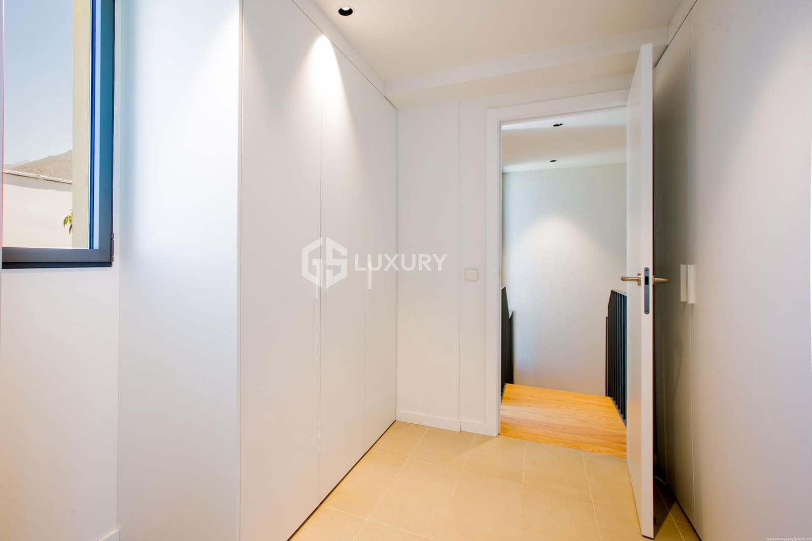 3 soverom Villa til salgs i Guia de Isora med svømmebasseng garasje - € 1 830 000 (Ref: 9391997)