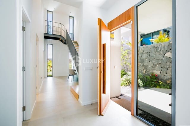 3 soverom Villa til salgs i Guía de Isora med svømmebasseng garasje - € 1 830 000 (Ref: 9391997)