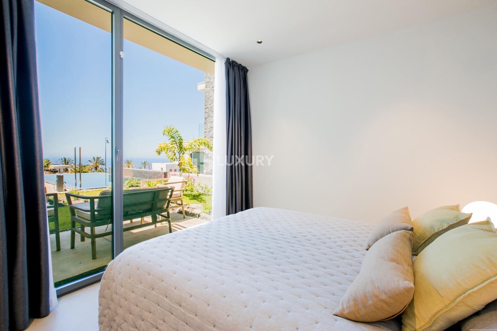 3 soverom Villa til salgs i Guia de Isora med svømmebasseng garasje - € 1 830 000 (Ref: 9391997)