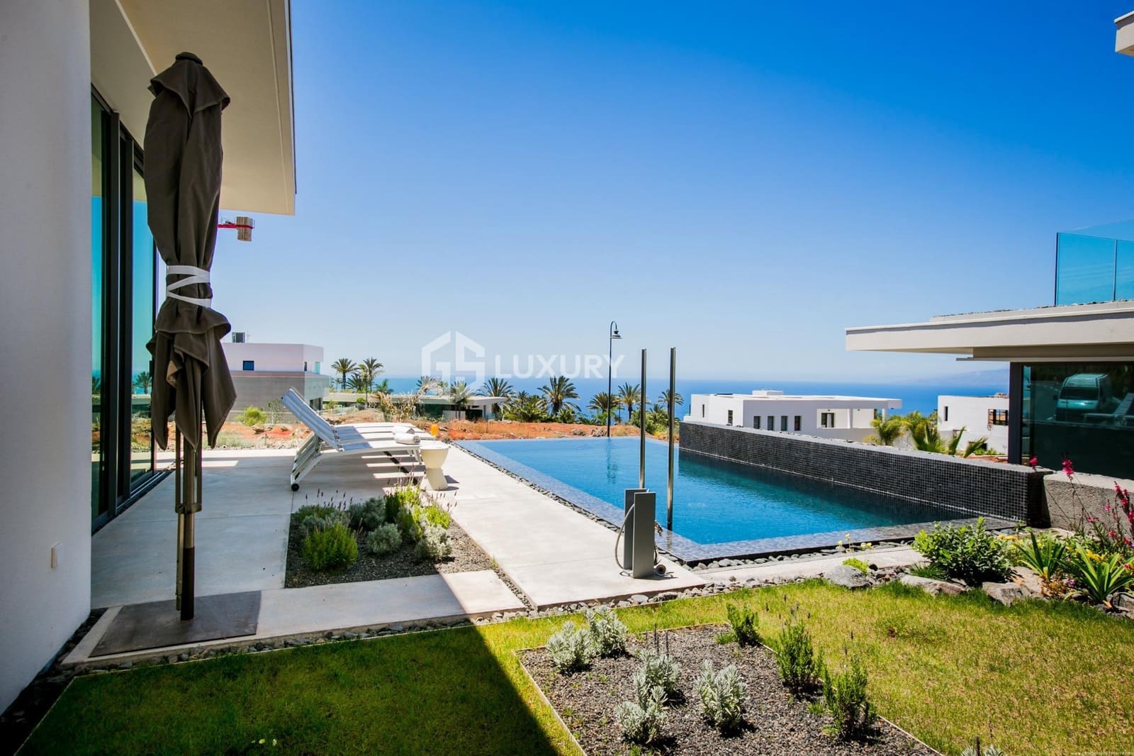 3 soverom Villa til salgs i Guia de Isora med svømmebasseng garasje - € 1 830 000 (Ref: 9391997)