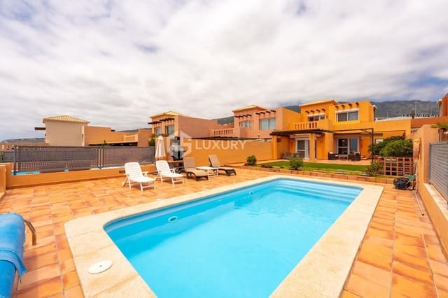3 chambre Villa/Maison à vendre à La Caleta Adeje, Adeje avec piscine - 1 600 000 € (Ref: 9391998)