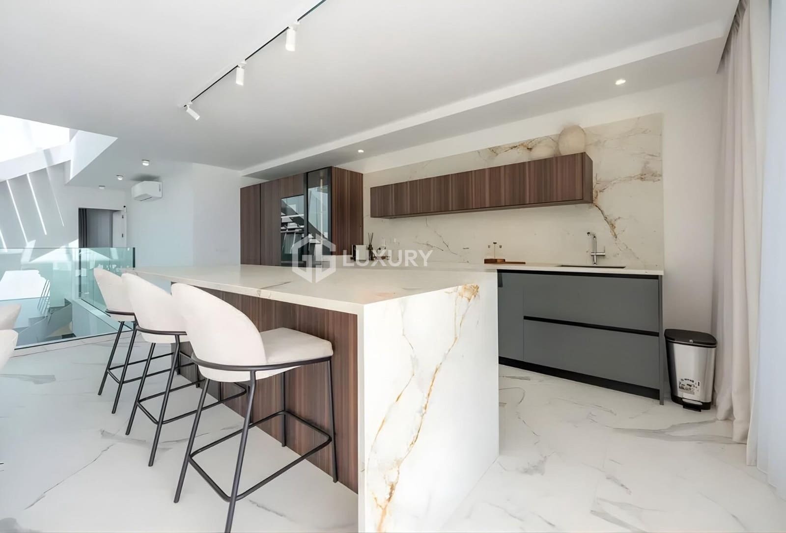 3 sovrum Villa till salu i El Madronal med pool garage - 3 500 000 € (Ref: 9391999)