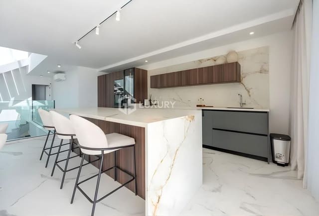 3 soveværelse Villa til salg i El Madroñal, Adeje med swimmingpool garage - € 3.500.000 (Ref: 9391999)