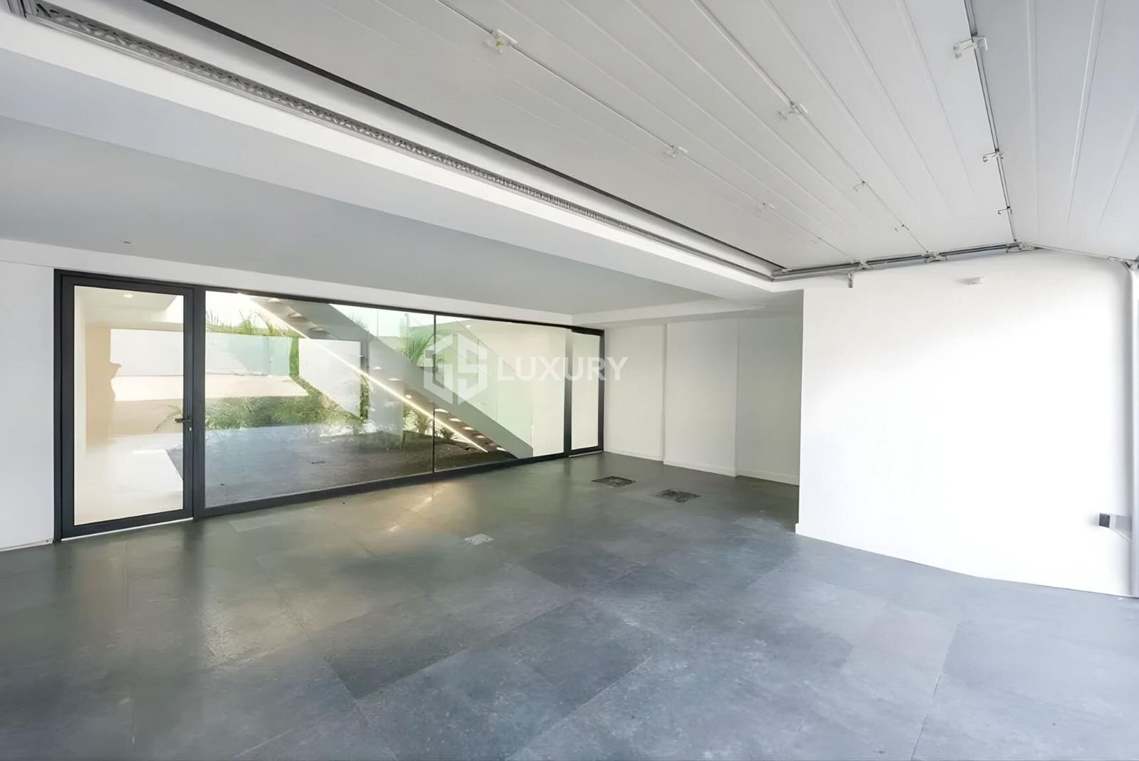 3 sovrum Villa till salu i El Madronal med pool garage - 3 500 000 € (Ref: 9391999)