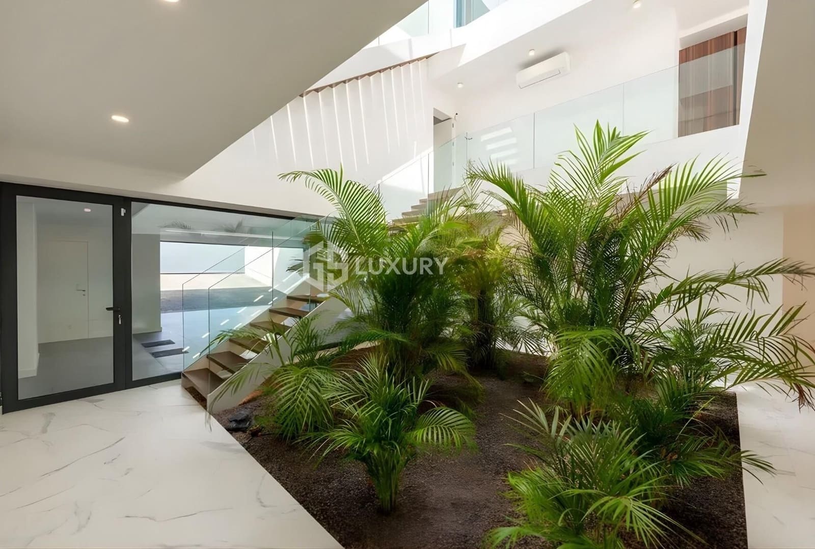 3 sovrum Villa till salu i El Madronal med pool garage - 3 500 000 € (Ref: 9391999)