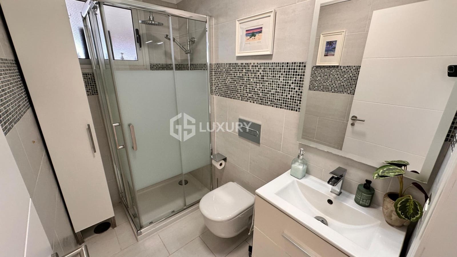 4 soverom Rekkehus til salgs i El Madronal med svømmebasseng garasje - € 630 000 (Ref: 9392001)