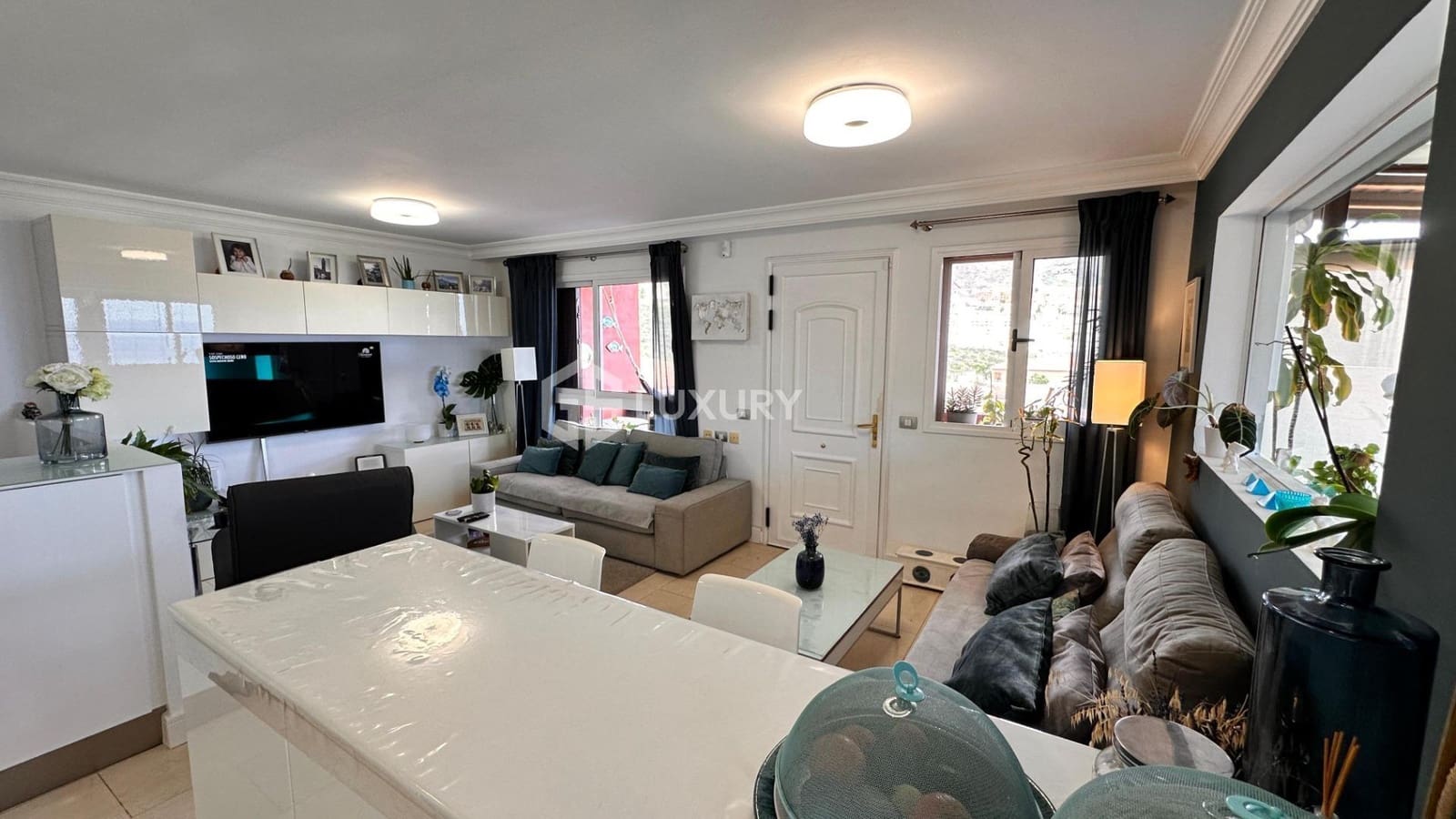 4 soverom Rekkehus til salgs i El Madronal med svømmebasseng garasje - € 630 000 (Ref: 9392001)