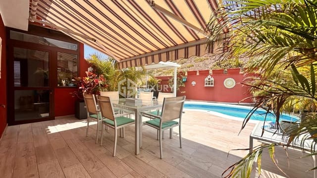 4 quarto Moradia em Banda para venda em El Madroñal, Adeje com piscina garagem - 630 000 € (Ref: 9392001)
