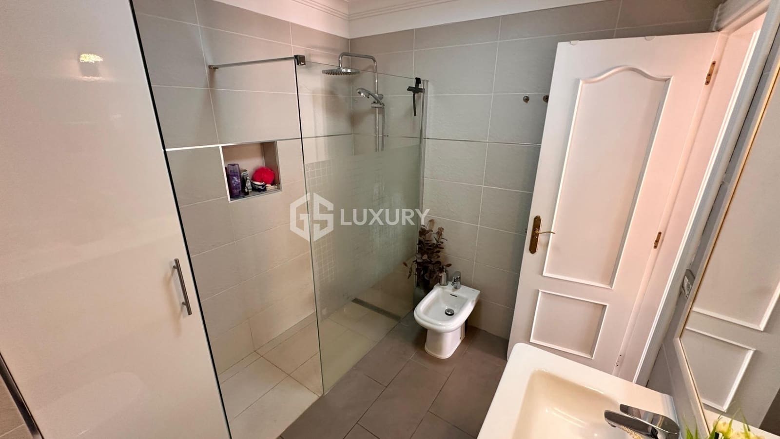 4 soverom Rekkehus til salgs i El Madronal med svømmebasseng garasje - € 630 000 (Ref: 9392001)