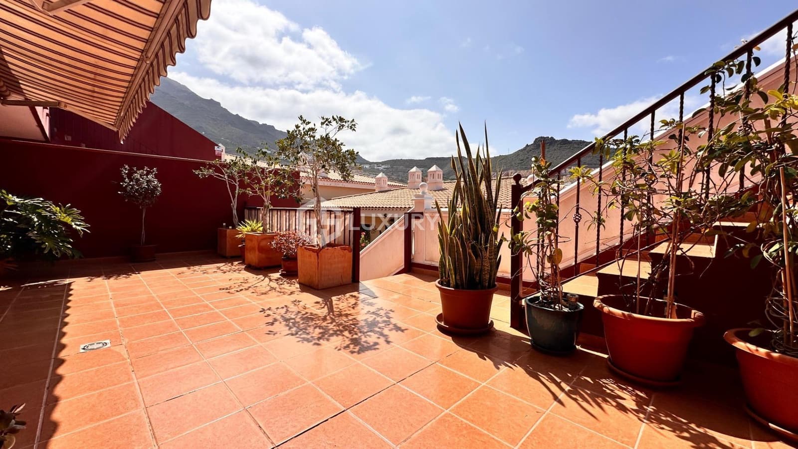 4 soverom Rekkehus til salgs i El Madronal med svømmebasseng garasje - € 630 000 (Ref: 9392001)