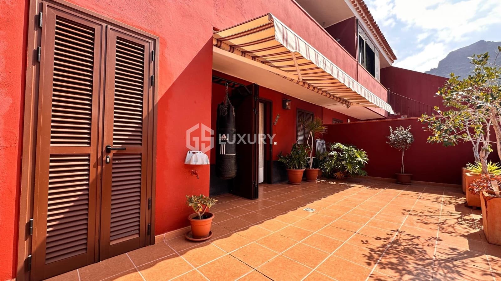 4 soverom Rekkehus til salgs i El Madronal med svømmebasseng garasje - € 630 000 (Ref: 9392001)