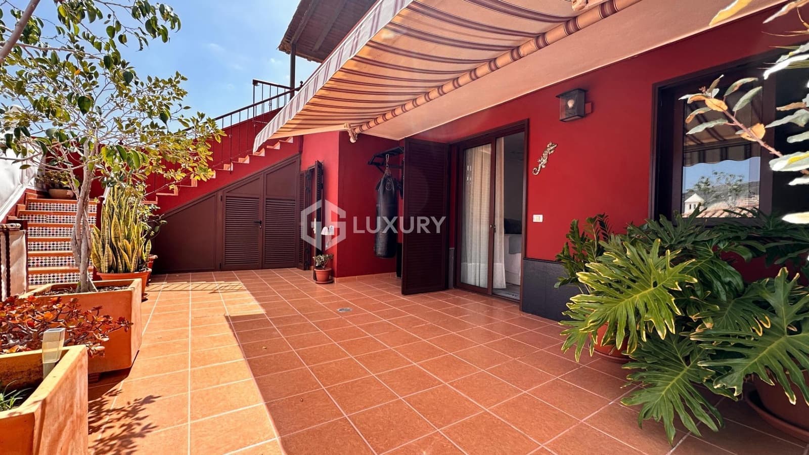 4 soverom Rekkehus til salgs i El Madronal med svømmebasseng garasje - € 630 000 (Ref: 9392001)