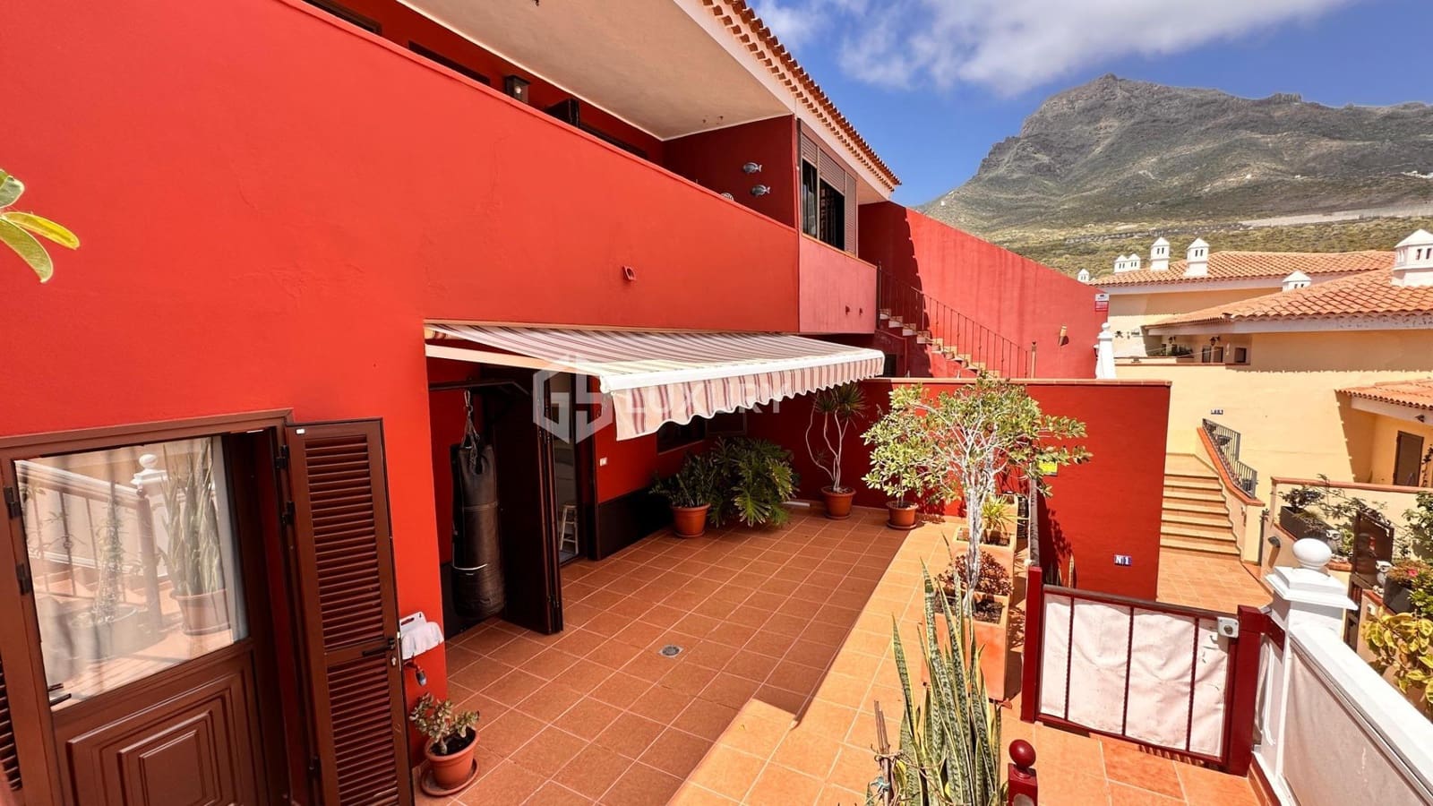 4 soverom Rekkehus til salgs i El Madronal med svømmebasseng garasje - € 630 000 (Ref: 9392001)