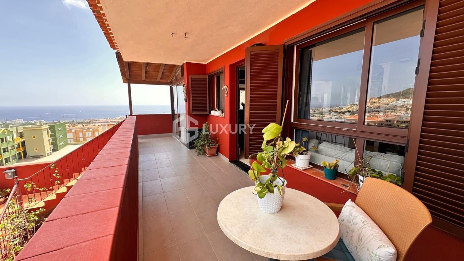 4 soverom Rekkehus til salgs i El Madronal med svømmebasseng garasje - € 630 000 (Ref: 9392001)