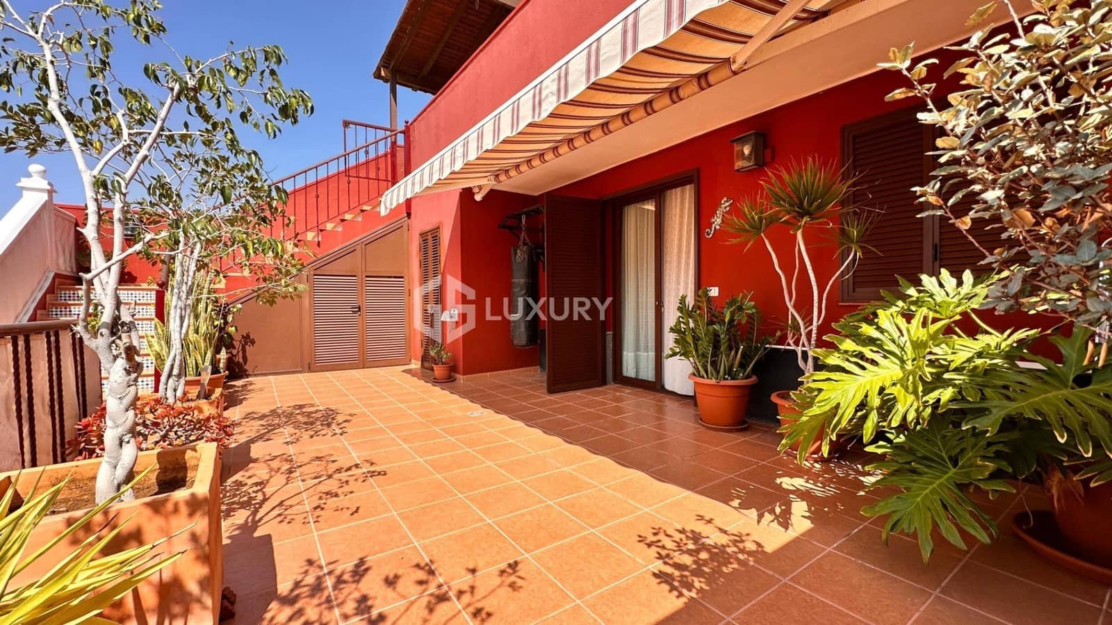 4 soverom Rekkehus til salgs i El Madronal med svømmebasseng garasje - € 630 000 (Ref: 9392001)