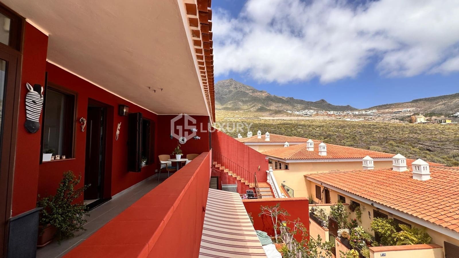 4 soverom Rekkehus til salgs i El Madronal med svømmebasseng garasje - € 630 000 (Ref: 9392001)