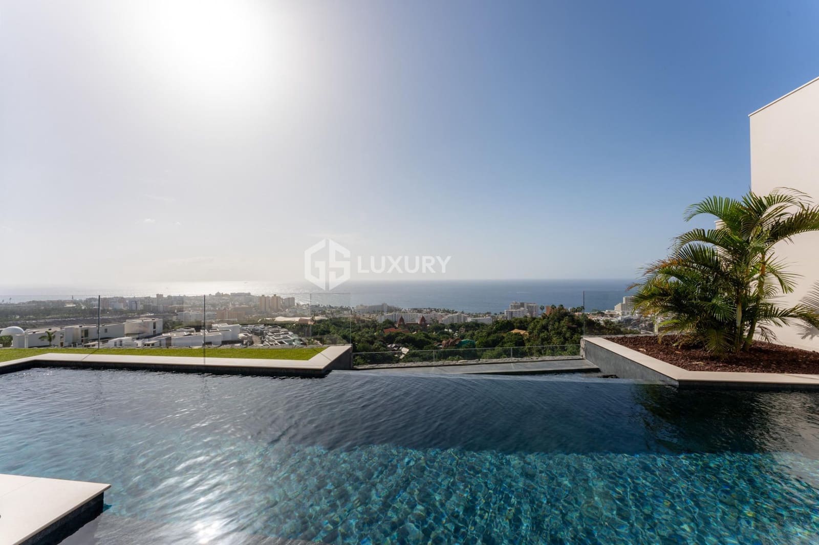 6 sypialnia Willa na sprzedaż w Costa Adeje z basenem garażem - 5 900 000 € (Ref: 9403578)