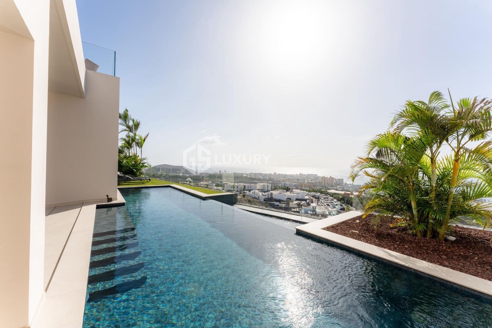 6 sypialnia Willa na sprzedaż w Costa Adeje z basenem garażem - 5 900 000 € (Ref: 9403578)