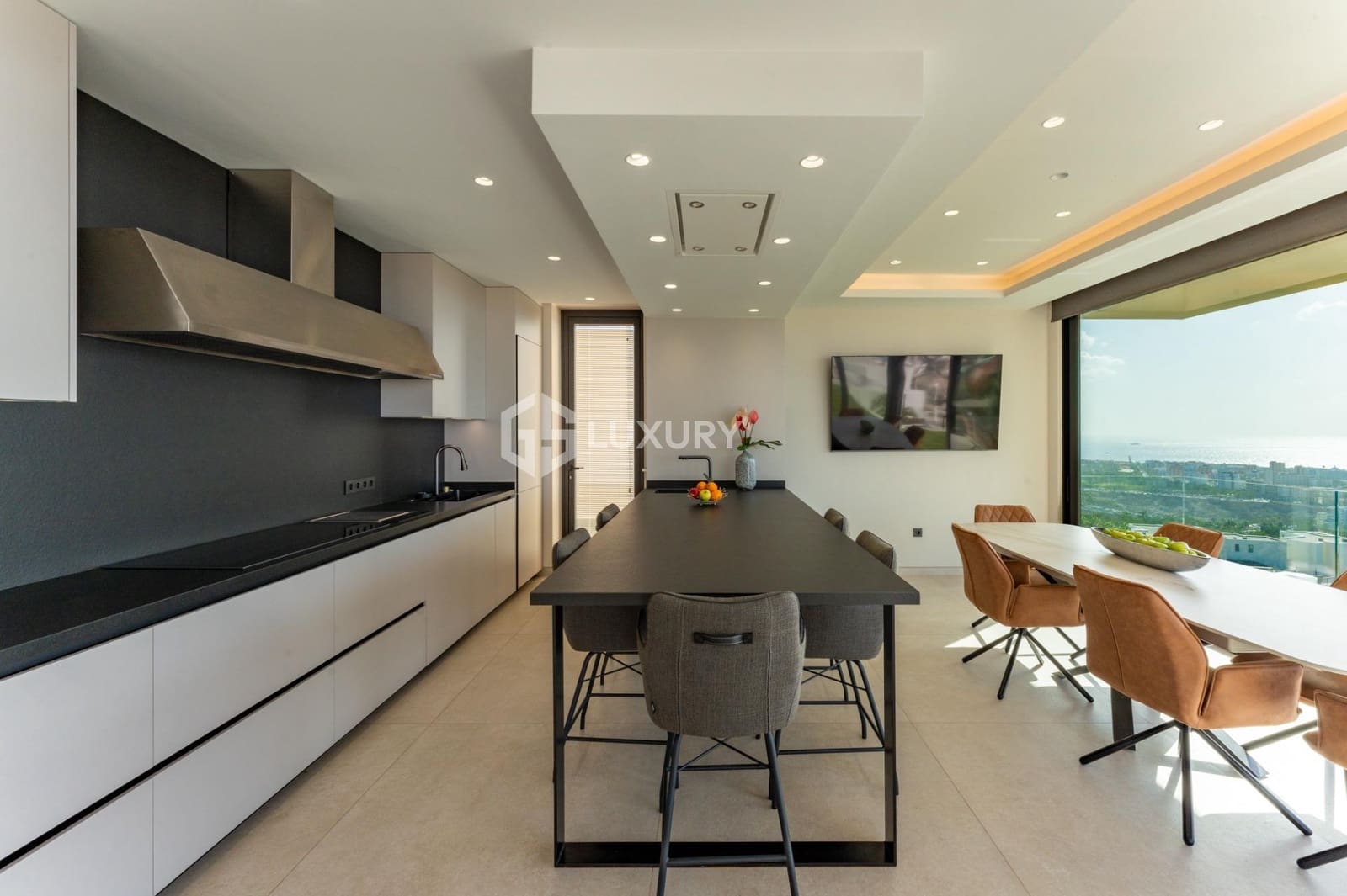 6 sypialnia Willa na sprzedaż w Costa Adeje z basenem garażem - 5 900 000 € (Ref: 9403578)