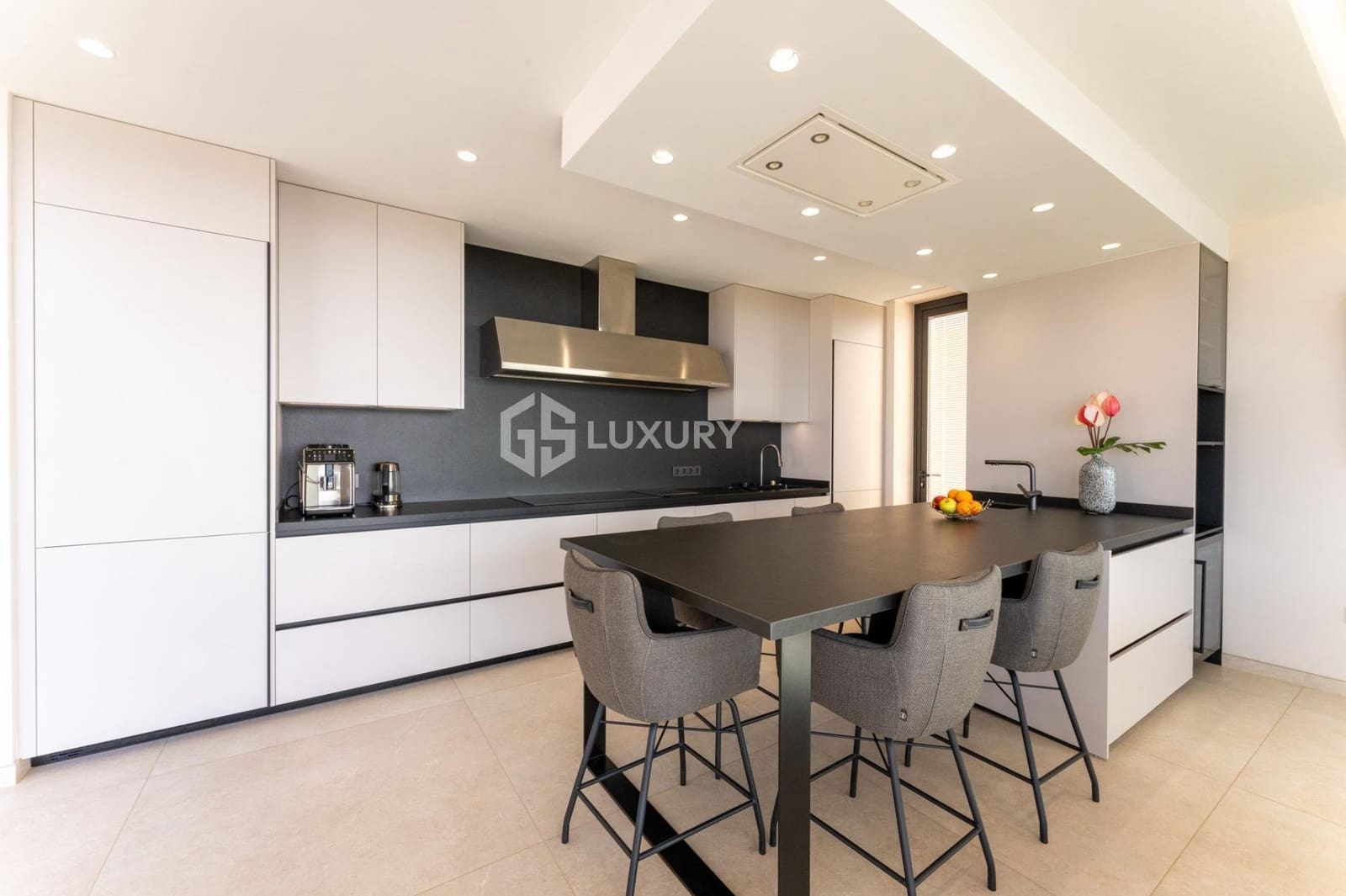 6 sypialnia Willa na sprzedaż w Costa Adeje z basenem garażem - 5 900 000 € (Ref: 9403578)