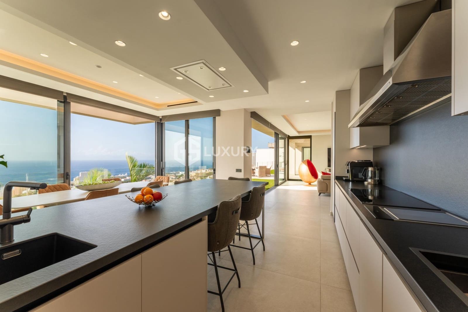 6 sypialnia Willa na sprzedaż w Costa Adeje z basenem garażem - 5 900 000 € (Ref: 9403578)