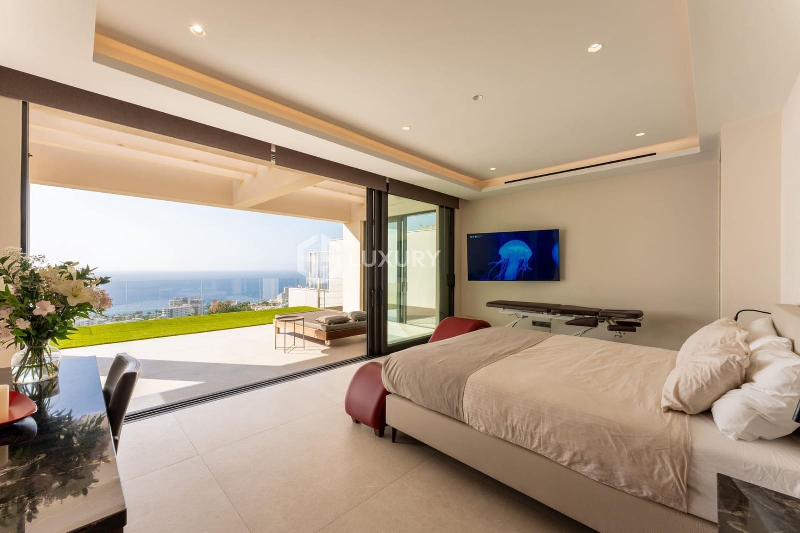 6 sypialnia Willa na sprzedaż w Costa Adeje z basenem garażem - 5 900 000 € (Ref: 9403578)