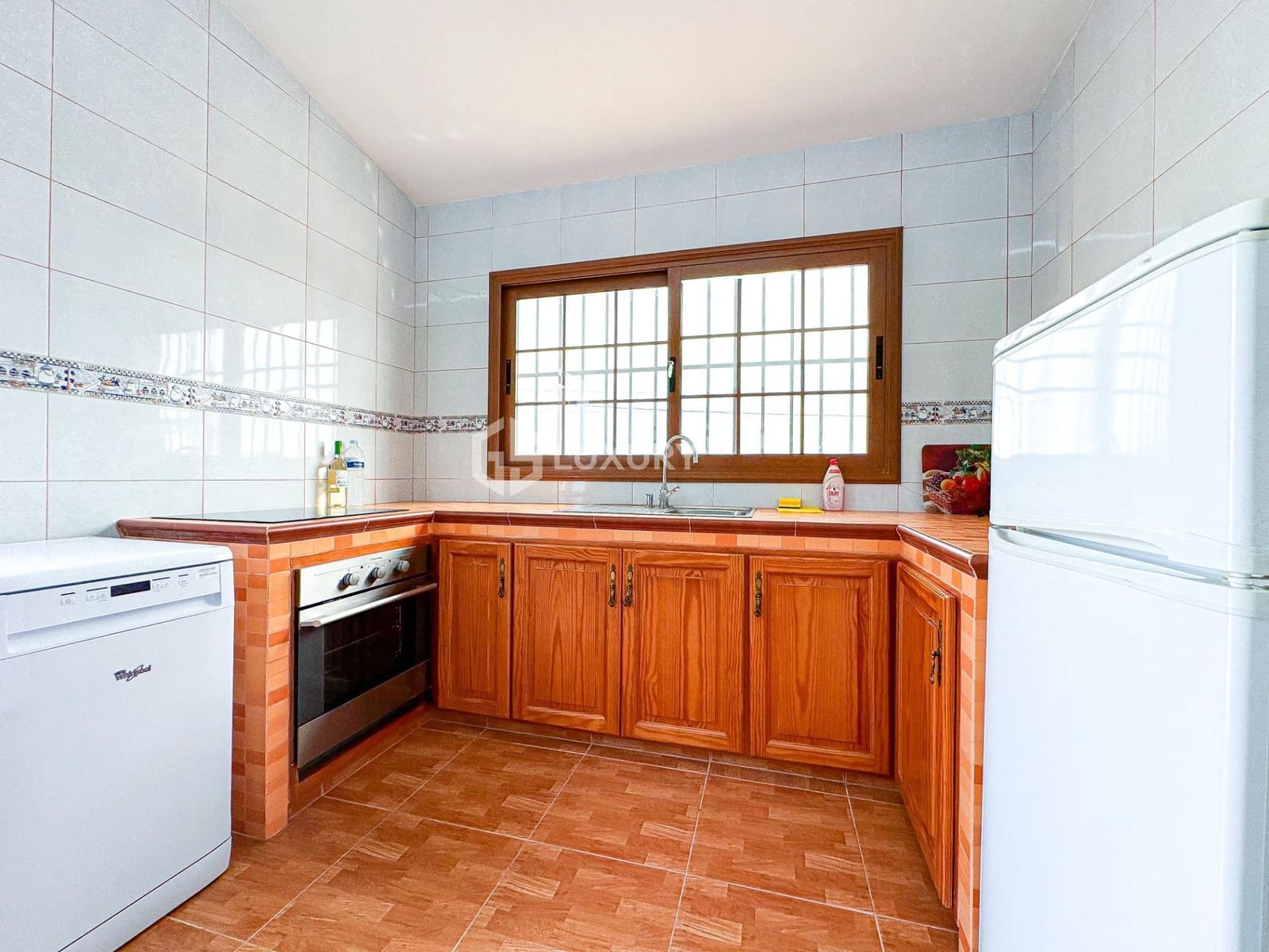 5 soveværelse Finca/Landehus til salg i Arico med swimmingpool garage - € 1.500.000 (Ref: 9414000)