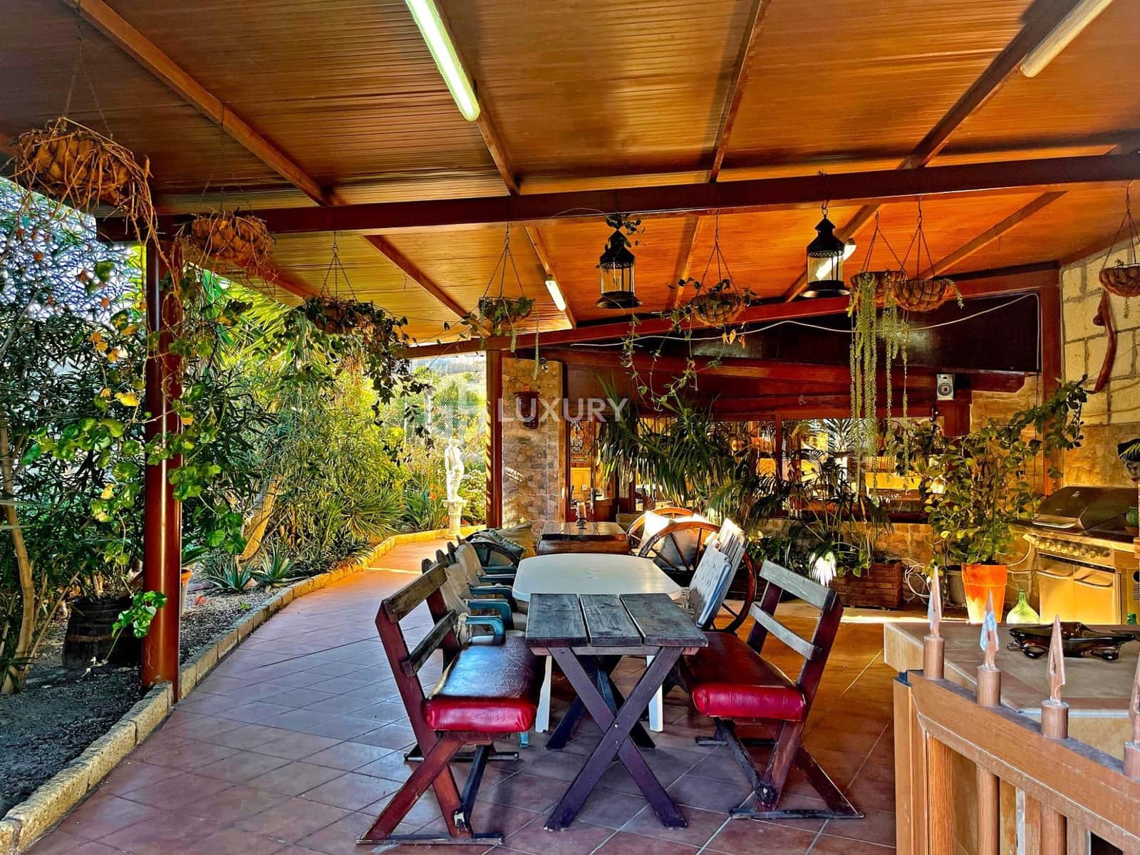 5 soveværelse Finca/Landehus til salg i Arico med swimmingpool garage - € 1.500.000 (Ref: 9414000)