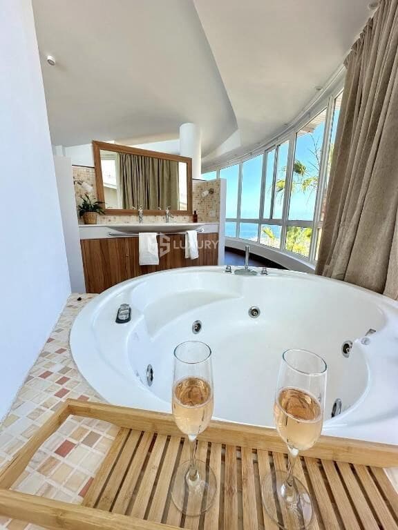 4 chambre Villa/Maison à vendre à Costa Adeje avec piscine garage - 1 800 000 € (Ref: 9414001)