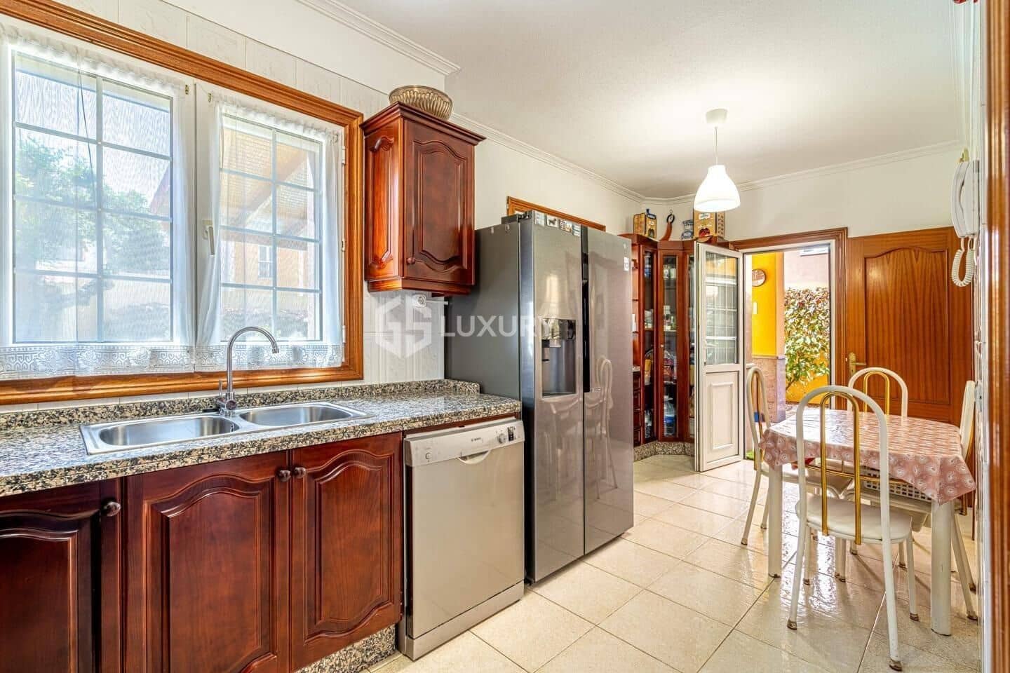 4 soverom Villa til salgs i Adeje med svømmebasseng garasje - € 1 250 000 (Ref: 9443364)